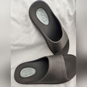 My Pillow Comfort slides